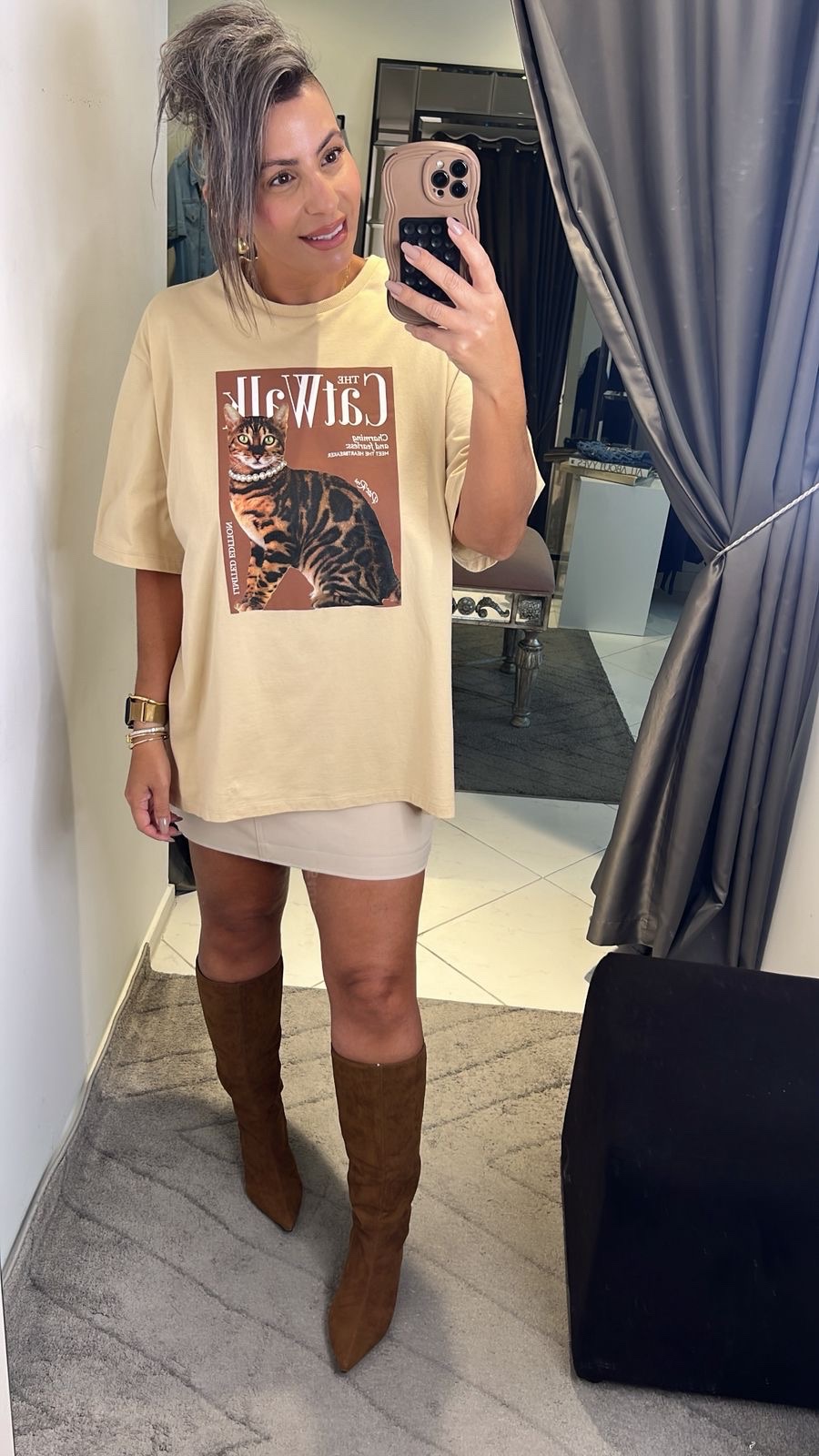 Camiseta 269,90.                   Saia 549,90